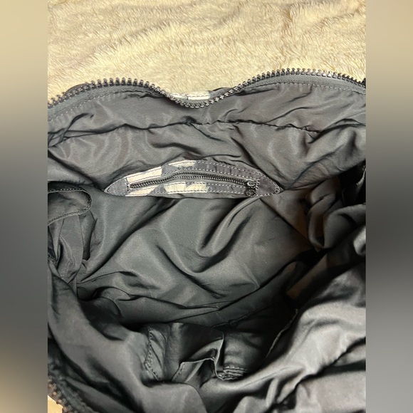 Marc Jacob’s black floral diaper bag with changing pad. - Picture 16 of 16